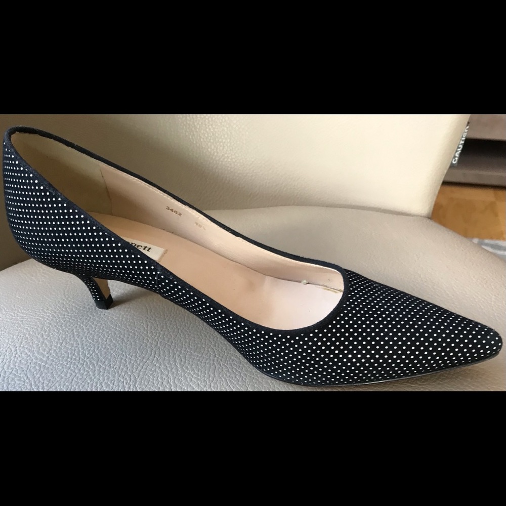 Pumps - Picture 2 of 6